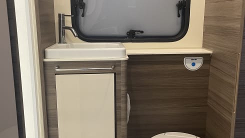 Spacious 7-person Rimor alcove family camper from 2019