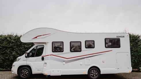 Rimor seal 695-14 – Spacious luxury family camper (14)