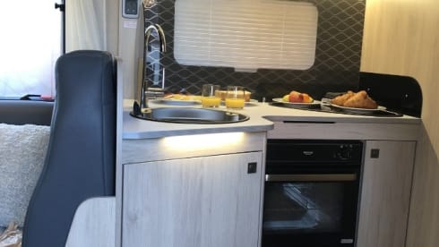 Peggy Sooz – F60-Auto Trail 4 berth 2023