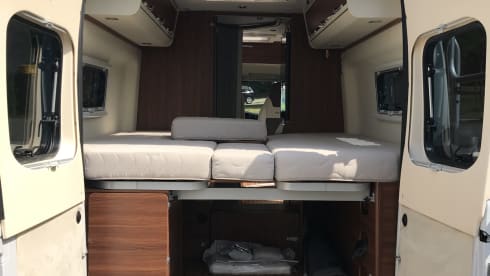 Twinny – Adria 640 SLX, length beds, solar panel, tow bar, roof rack, bike rack
