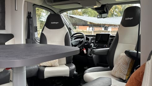 170 PK automaat – very nice, extra spacious, all seasons, 4p semi-integrated 2022, automatic