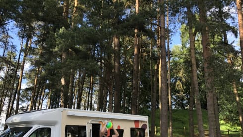 Sunset Bloom 🌅🌸 – Sunset Bloom 🌅🌺 un magnifique camping-car 6 places pour le plaisir et l'aventure