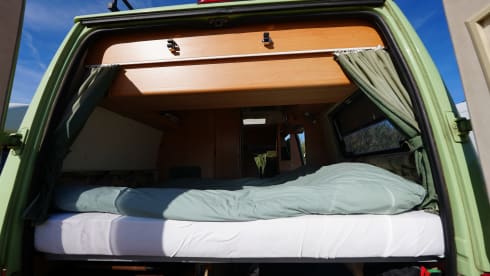 Minty – Minty; Cheerful 2p campervan from 2004, solar panel on the roof!