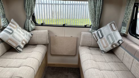 Foxy – 6 berth family motorhome with canopy, 2017