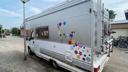 Bloemen camper – 3p Dethleffs alcove uit 1995