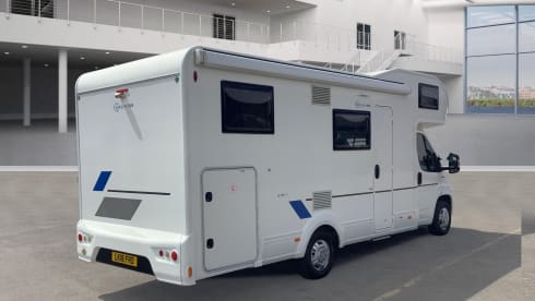 Annie – 6 berth Fiat Adria Sun Living