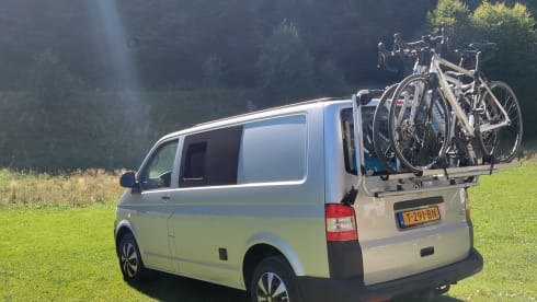 2p Volkswagen campervan uit 2015