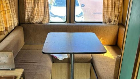 Back in time – 2p Volkswagen bus uit 1979