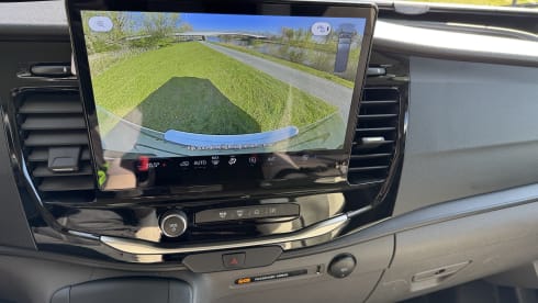 Moderne Ford Camper voor 4 Personen – Compact, Luxe en Avontuurlijk