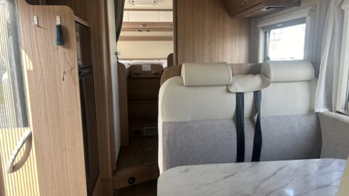 Familie camper – 4p Fiat semi-integrated uit 2019