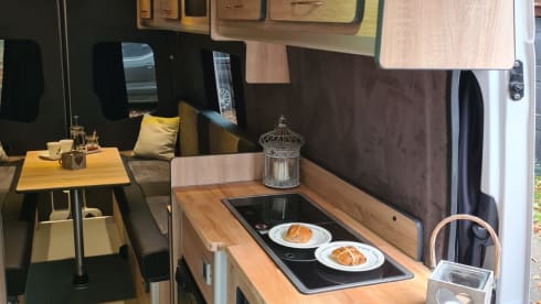 Bolt – 3-4 berth Mercedes-Benz camper