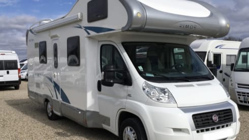 Cel4night – 7-seater overcab motorhome