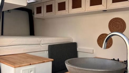 Vinnie de Ven – 2p Mercedes-Benz campervan uit 2014