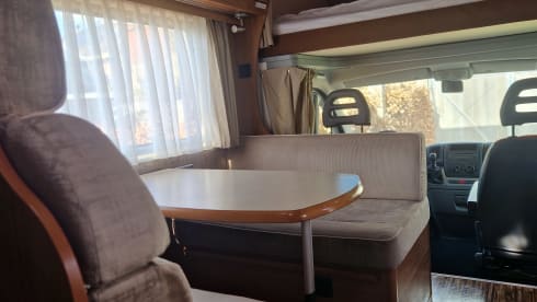 4p Eura Mobil alcove uit 2011