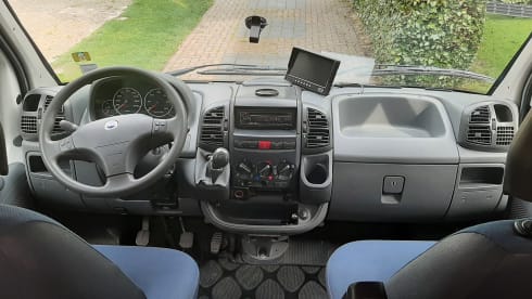 Moncayo – Fiat Ducato beautiful spacious 4 person family camper
