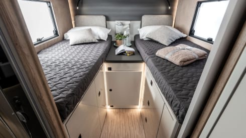 2026 4P McLouis 870+roof air conditioning, automatic 180 hp, bicycle rack, LPG, underfloor heating 