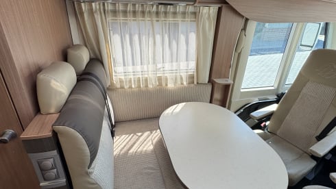 Knaus teilintegriertes Wohnmobil für 4 Personen