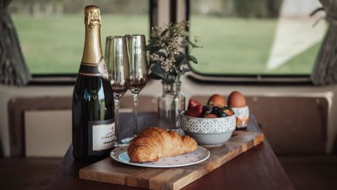 Amari – Escape the ordinary in our cosy, country cottage on wheels!