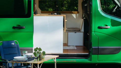 The Green House – Ein eigenständiger Luxus-Renault Master mit zwei Schlafplätzen!