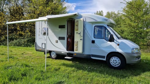 Hymer  – 2p Hymer camper + bicycle carrier