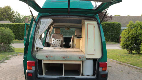 Gunther – VW T4 Hightop Leisuredrive Campervan. Excellent condition 