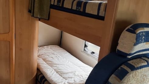Beautiful spacious 6 person Mclouis family camper (2006)