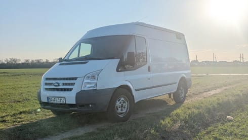 Anneliese  – Ford Transit self-conversion 2.00*1.40 longitudinal bed all-wheel drive 