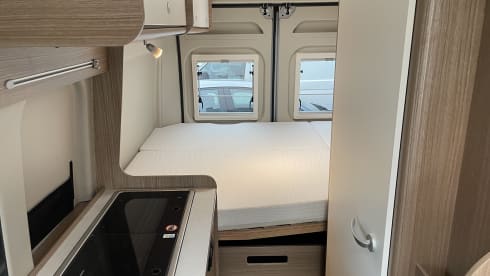 Tourer 5.9 – Carado CV 601 - fixed bed with a length of 5.99 METER!