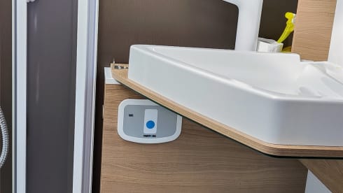 Vakantiemaatje – Adria Compact Plus SL automatic camper semi-internet 2 persons from 2019
