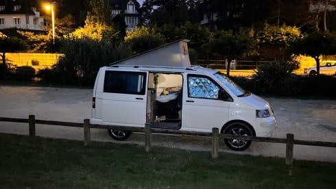 De Witte Panter – 2p Volkswagen campervan from 2004