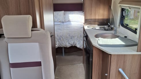 Hamish – Hamish - Scottish Luxury - Spacious 4 Berth Renault Luna 2018