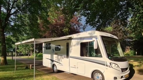 Birdy – Geweldige camper met 4 vaste bedden voor familie of events - XL garage