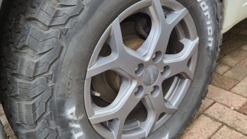 Otis – Escape the Ordinary – Your Luxury Off-Grid Campervan Adventure Awaits