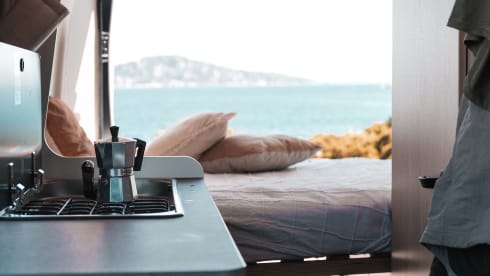 Desert – Premium Outdoor Van Rental