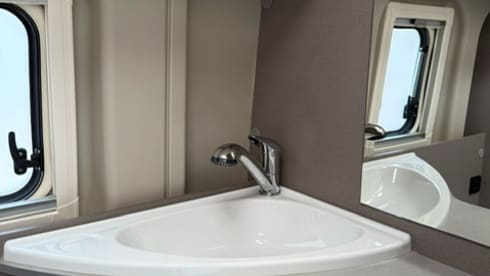 BB KING – Young Fiat Ducato (2 or 4 persons) with bicycle carrier
