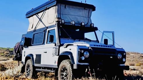 The Silver Bullit – Land Rover Defender (B) 4x4 One-of-a-kind Custom made Offroad camper