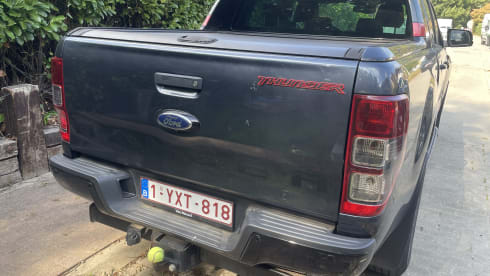 Ford Ranger – Ford Ranger pickup with tow hitch