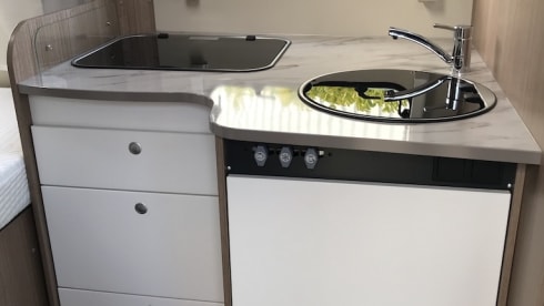 Hotelkamer op wielen – Spacious 2 p Carado semi-integrated from 2018