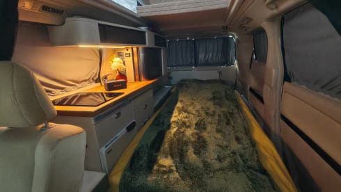 Leo – Toyota Alphard Hybrid Automatic Campervan 