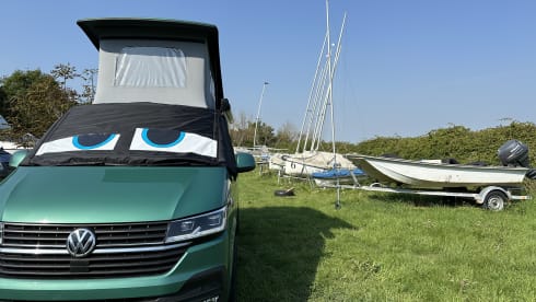Lillibet – Adventure Ready – Stunning Bayleaf Green VW T6.1, 4 Berth – Pets Welcome