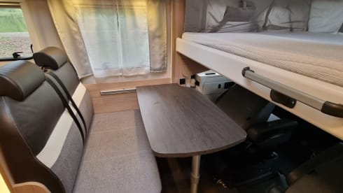 Ruime integraalcamper, van alle gemakken voorzien!  – 4 person Sunlight integral camper from 2019