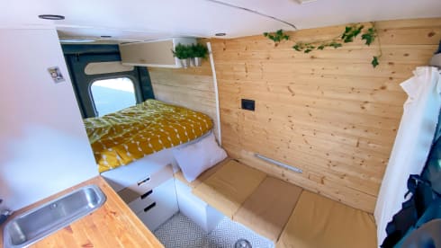 🚐 Discover our Off-Grid Peugeot Boxer Camper - Your Ticket to Freedom!