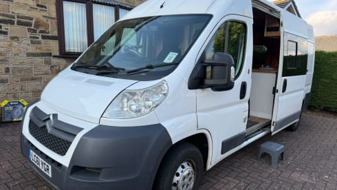Ashton – Renault campervan met 2 slaapplaatsen uit 2012