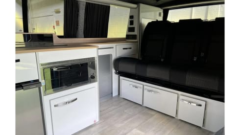 Noah – VW LWB Campervan 4 berth