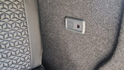 Pando  – VW T5 campervan 4 birth with deisel heater