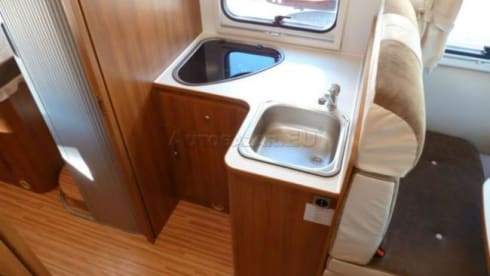 B-type – Modern 2-5 person camper, air conditioning tires, mileage free, navi