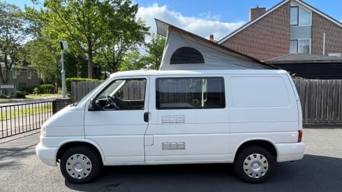 Willem – 2-seater Volkswagen bus from 2000