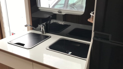 Camper 2 – Spacious and luxurious Pilote 6-person family camper with Playstation and LED TV!