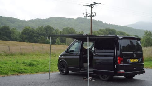 Black Beauty – Luxury auto 4 berth Volkswagen T6.1 campervan