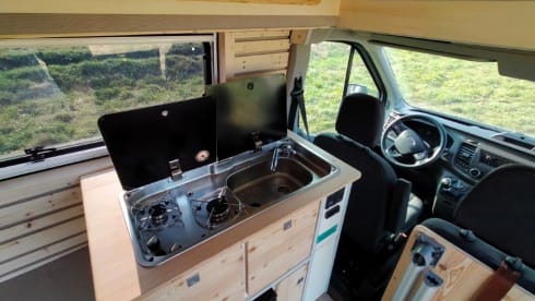 Baroudeur – TRANSIT 4x4 fitted van 3 people